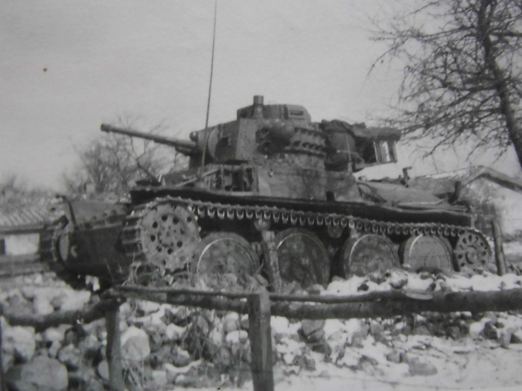 Schwerer Panzer 1942 rücks. dokumentiert