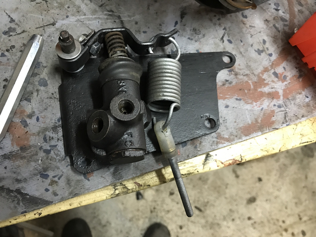 Restauration 4L (1037)