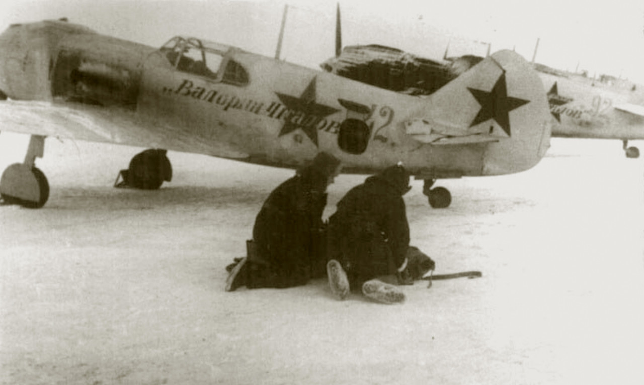 Lavochkin-La-5-193IAP-Red-42-slogan-Eskadrilya-Valeriy-Chkalow-Feb-1943-01