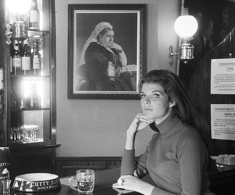 samantha_eggar_b57