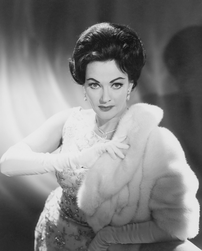 Yvonne_De_Carlo_b46 (2)