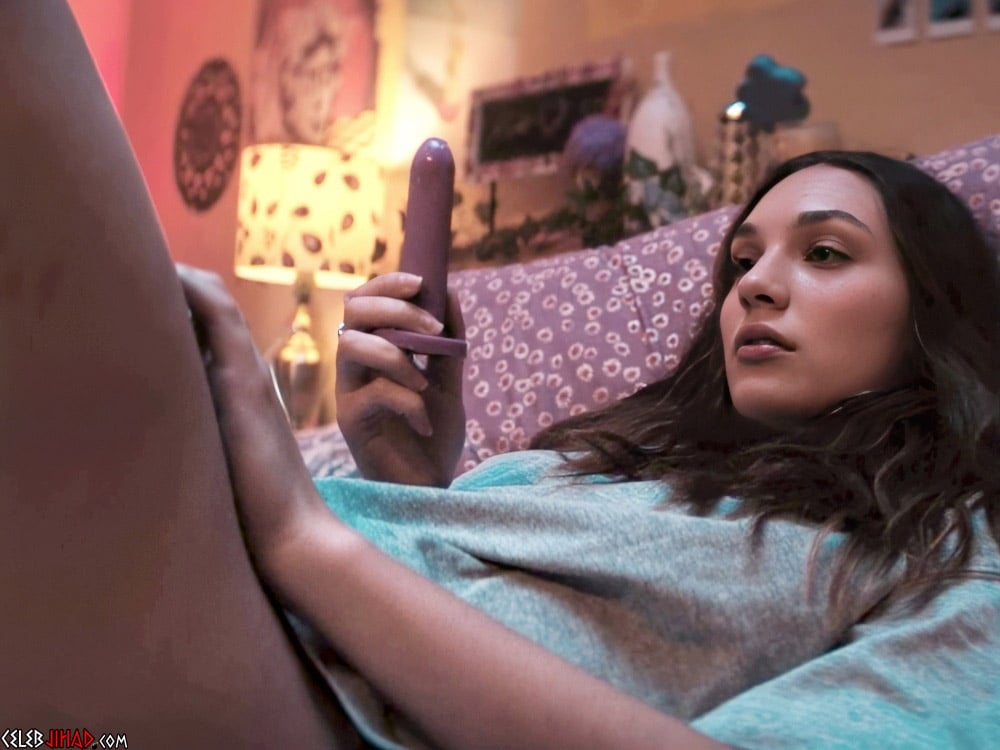 maddie-ziegler-masturbating-fitting-in2