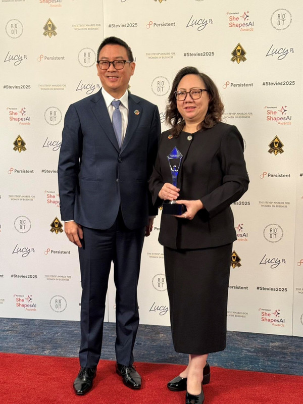 PIC4-AIS-khw-as-d-yx-drangw-lrad-blok-Female-Thought-Leader-of-the-Year-cak-weth-The-Stevie-Awards-2025