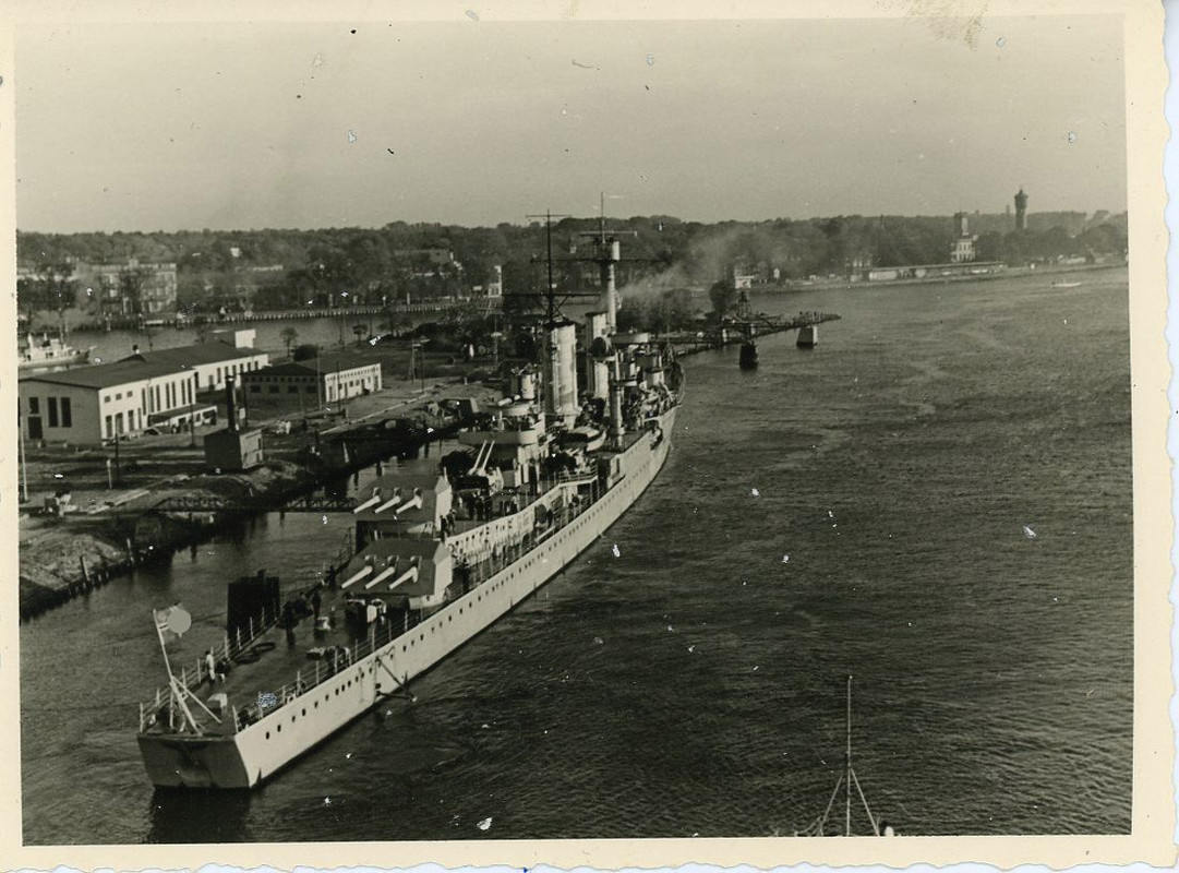KM Marine Schiff Kreuzer Nürnberg Foto