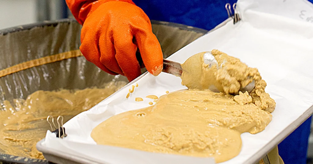 Target buyers searching for “solventless extracts (LiveRōsin)” or “cold cure solventless live rosin” who want clean, THC‑dominant rosin made with heat and pressure (no butane, no CO₂), high terpene expression, and full‑spectrum dabs for rigs and rosin‑ready devices, available at BayFarmz.