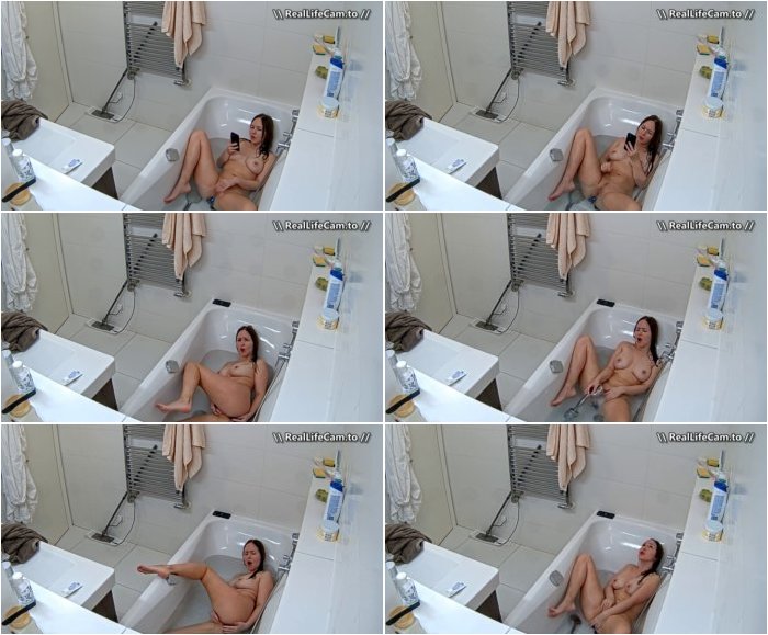 [Image: Dildo-Play-And-Waterbate-In-Bathub-08-02-2025-3.jpg]