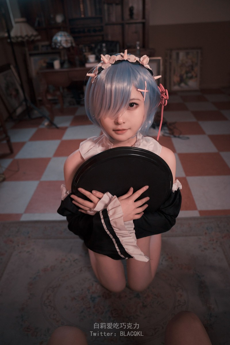 白莉爱吃巧克力 蕾姆女仆 Cosplay 写真【49P｜251.2MB】插图6