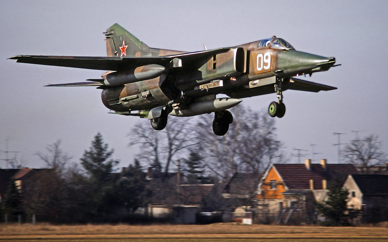 559 APIB Mig-27K 09 Blue_76802620120, Frühling 1993 (2)