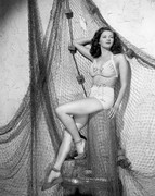 Yvonne-De-Carlo-d08