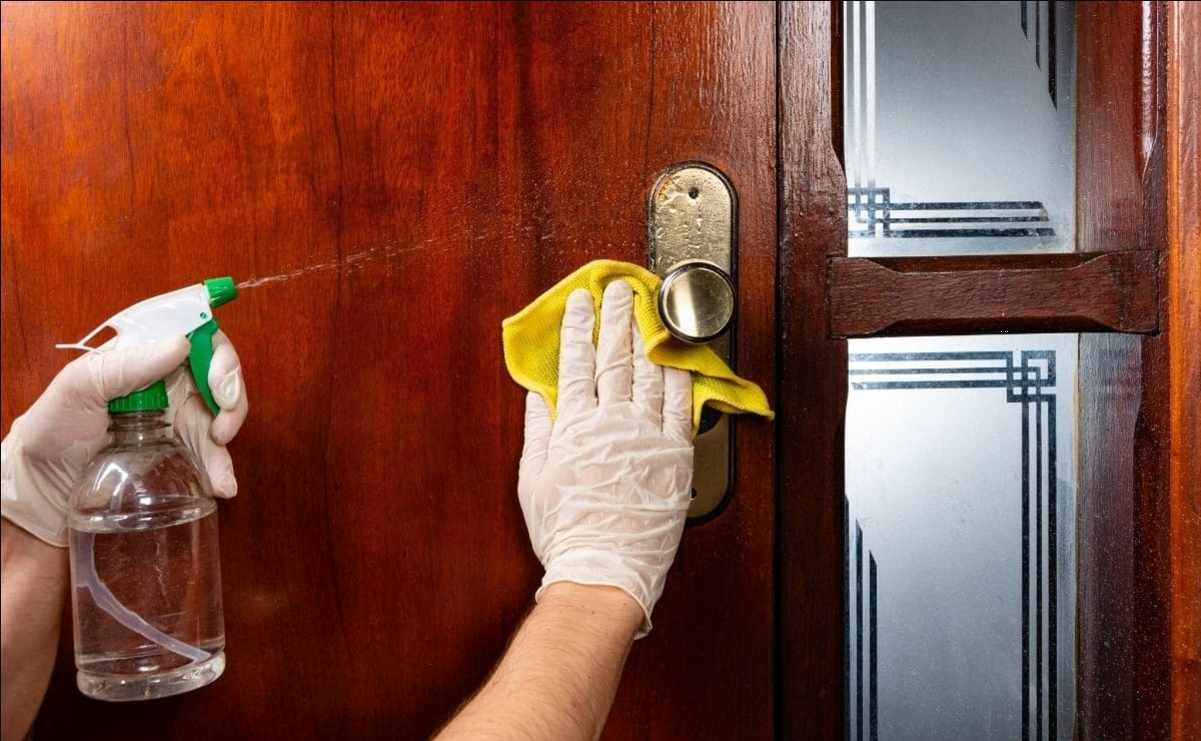 Truco casero ¿Cómo limpiar las puertas de madera?