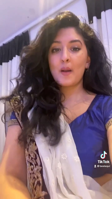 Hot indian lady sexy navel in black blouse and white saree.mp4_snapshot_00.17.138