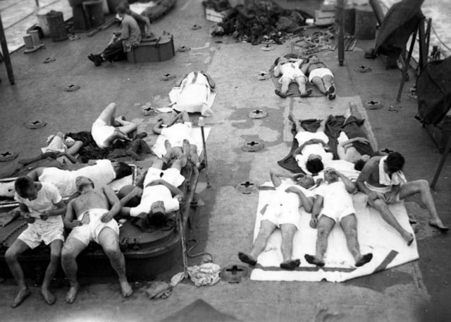https://i.postimg.cc/Dmk5X6Rz/uss-indianapolis-supervivientes.jpg