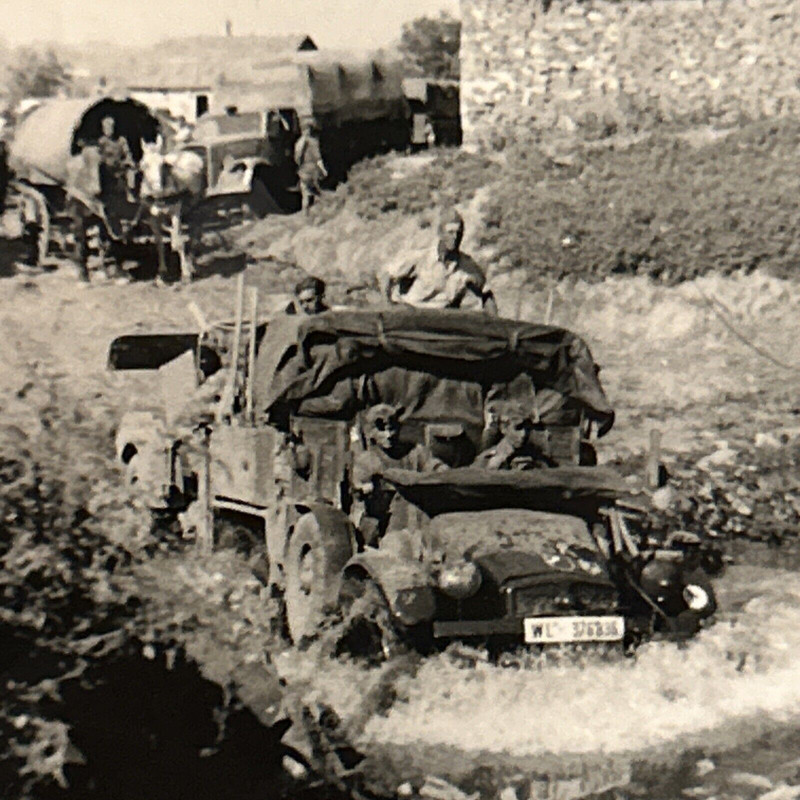 Foto Wk2 Soldat Wehrmacht Kampf Front Fahrzeug Protz Pkw (2)