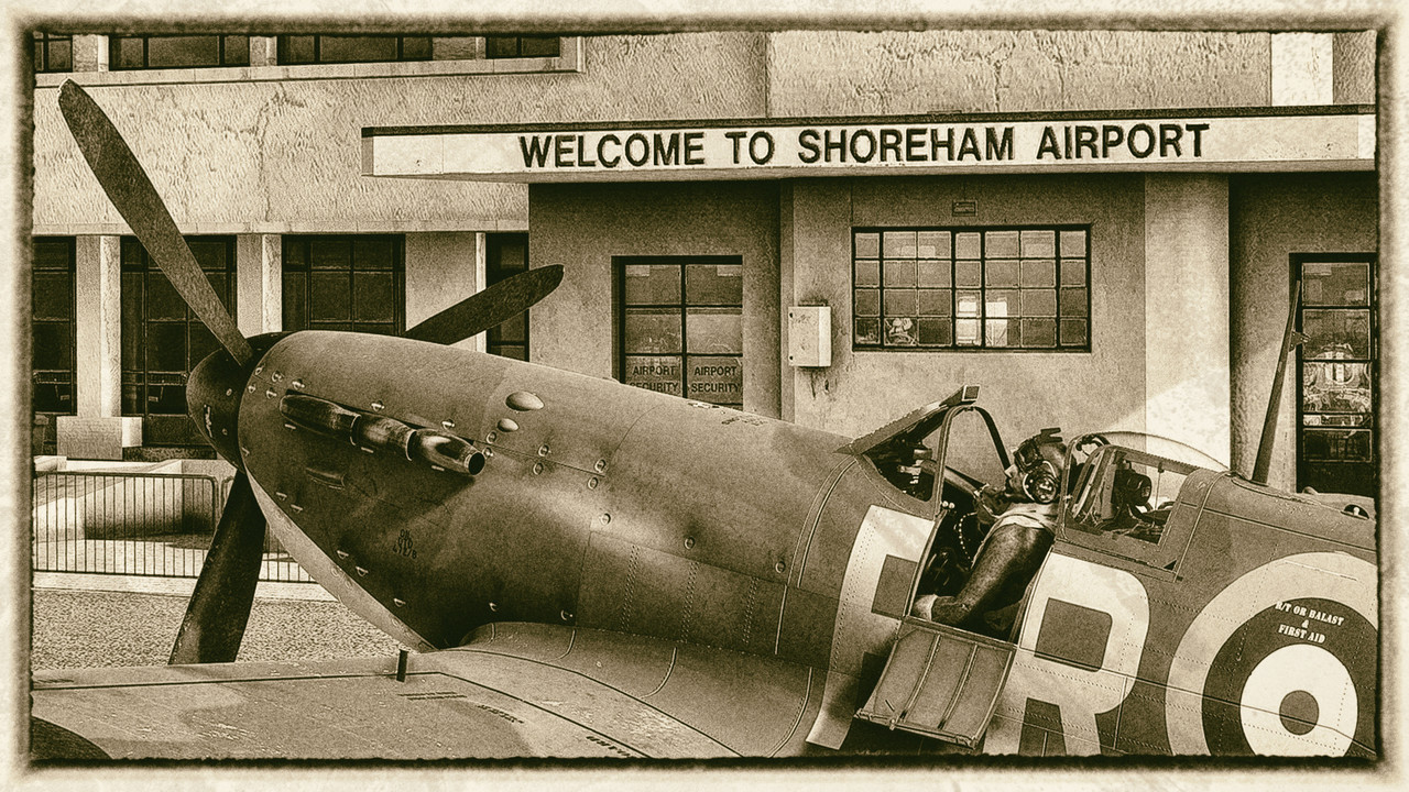 Shoreham-EGKA-Spitfire-Mk-Ia.jpg
