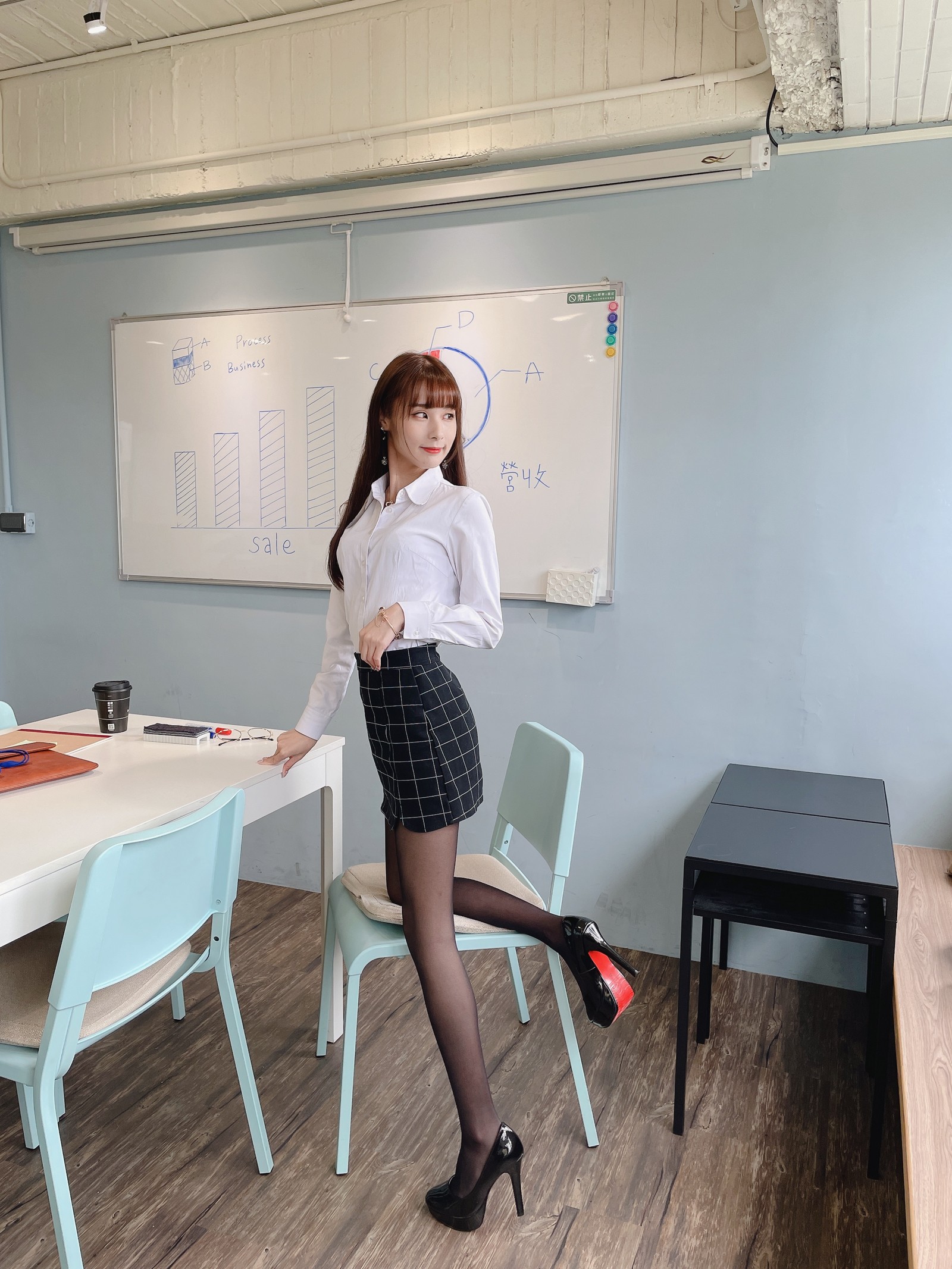 泥泥汝 OL 女郎 B 主题 写真＋视频合集｜高人气职业风作品（350P｜12V｜840MB）插图1