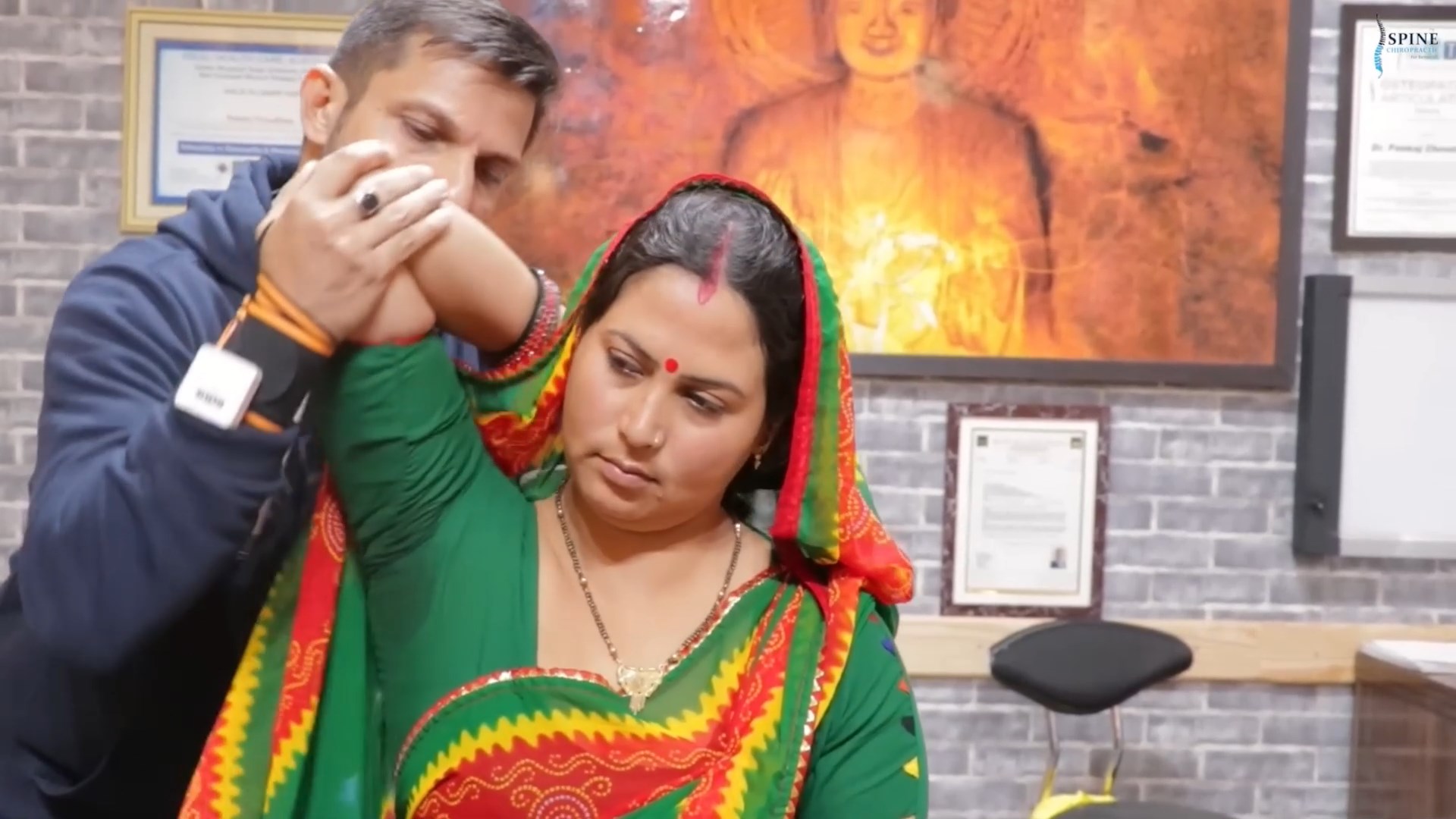 Hot Sexy Homely Aunty With big Deep Navel treated by indian Doctor mp4  snapshot 02 14 856 — Postimages