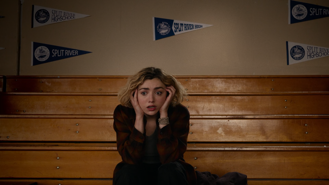 School Spirits (2023) S01E01 My So-Called Death (1080p AMZN WEB-DL x265 10bit EAC3 5.1).mkv_snapshot