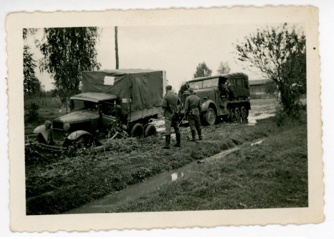 Foto Sdkfz Halbkette, GD Groß-Deutschland,beim A