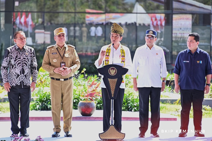 Presiden RI Joko Widodo meresmikan Bandara Singkawang di Kota Singkawang, Kalimantan Barat, Rabu (20/3/2024).

