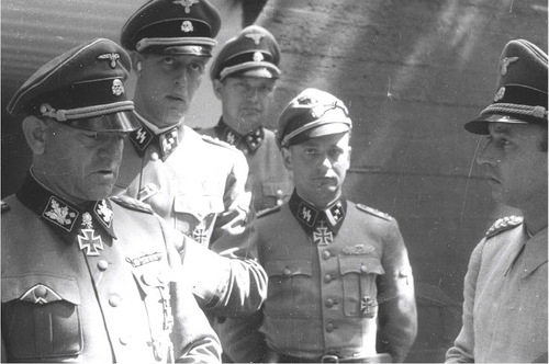 Sepp Dietrich y Otto Günsche en 1944