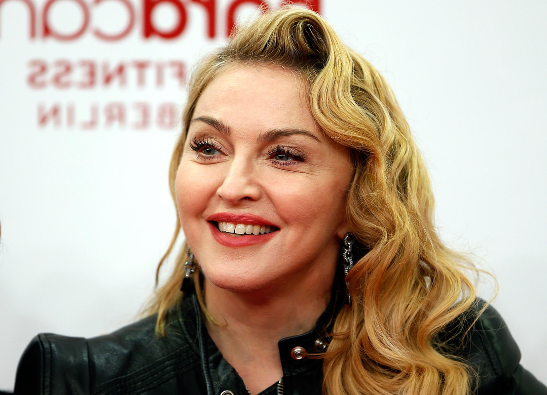 https://i.postimg.cc/Dw45FK8S/madonna-45-foto-26.jpg