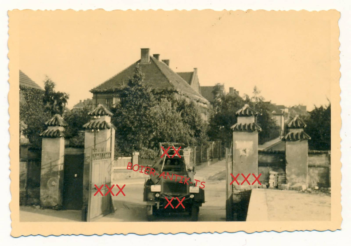 FOTO 2 WK PANZER SPÄHWAGEN PRAG 1