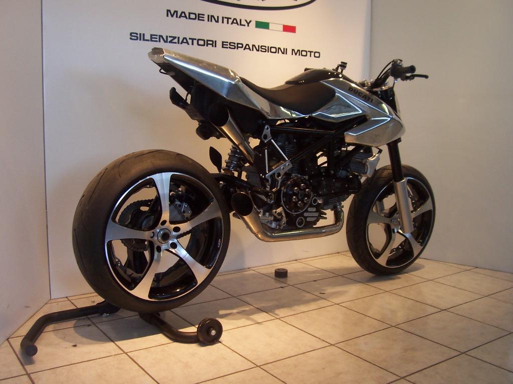 Ducati_Hypermotard_Special_1