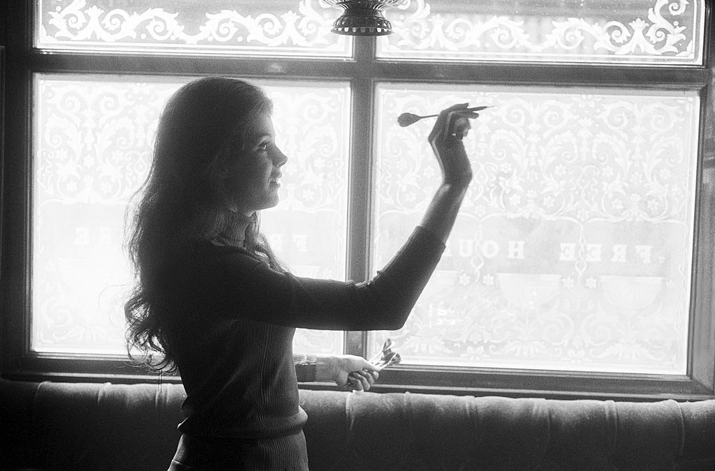 samantha_eggar_b60