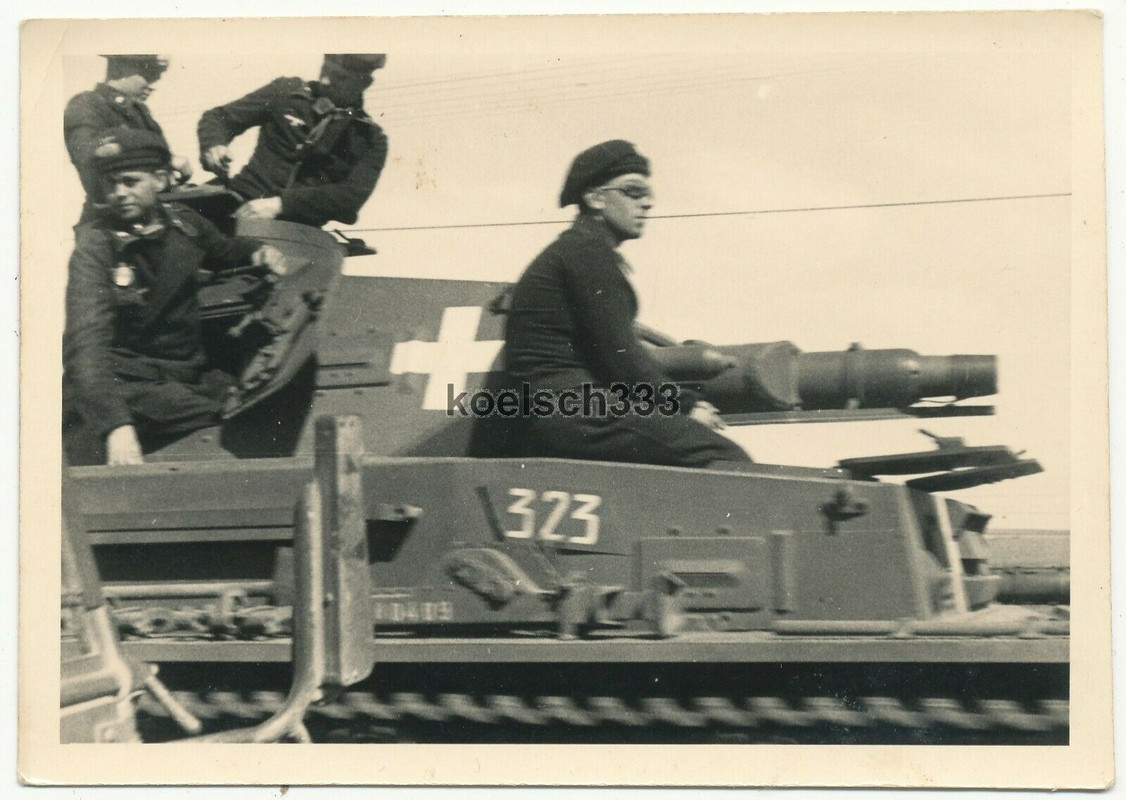 Foto Panzermänner mit Panzer IV Kampfwagen auf dem Vormarsch in Polen 1939