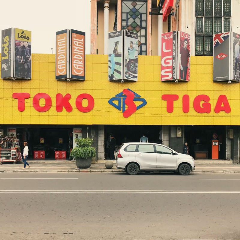 Toko Tiga Bandung