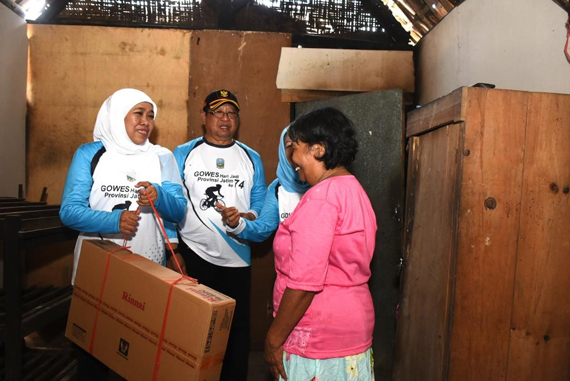 Khofifah Gerak Cepat Meninjau Kebakaran Pasar Ngunut