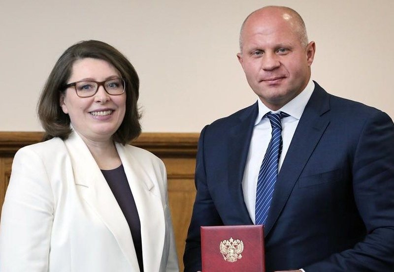 Фьодор Емеляненко получи диплома за кандидат на педагогическите науки