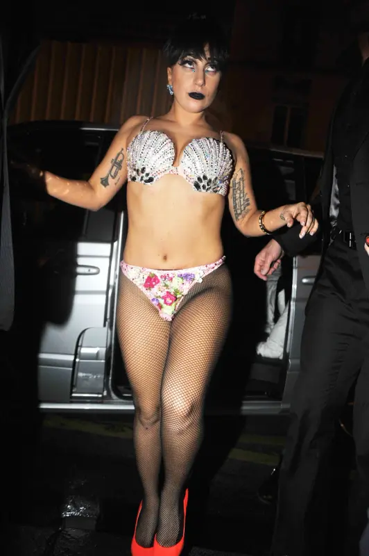 11-25-14-Arriving-at-Le-Bristol-Hotel-in