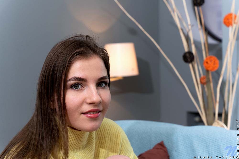 milana-taylor-s2-003-red