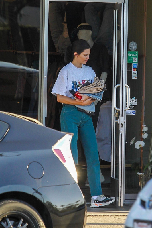 kendall-jenner-out-shopping-in-west-hollywood-06-30-2018-2