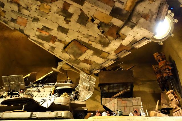 BLACK SPIRE OUTPOST MARKETPLACE, de tiendeo por Galaxy's Edge - DISNEYLAND ~ STAR WARS: GALAXY'S EDGE, LA GUIA (27)