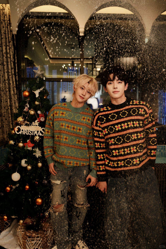 Take-my-hand-take-my-whole-life-too-6