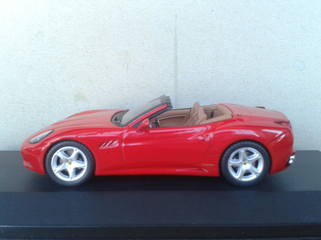 2009 Ferrari California (Hot Wheels Elite) (22)