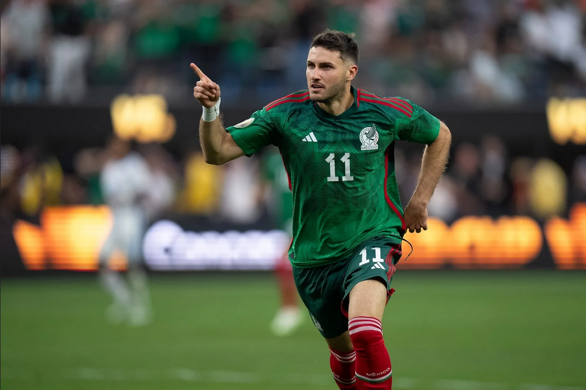 ¿Argentino o Mexicano? Prensa internacional niega nacionalidad de Santi Giménez