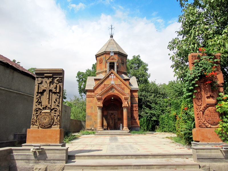 Армения - страна храмов, гор, камней и...