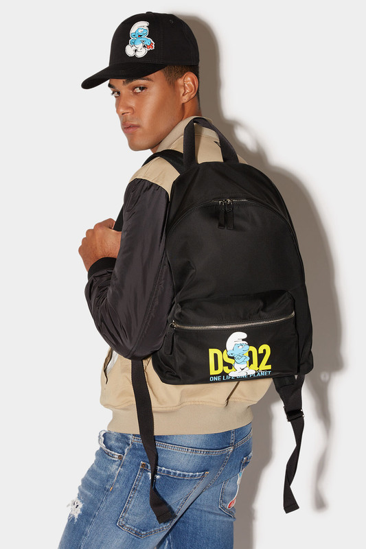 Smurfs X Dsquared2, la capsule SS23 con i Puffi Smurfs X Dsquared2, la capsule SS23 con i Puffi