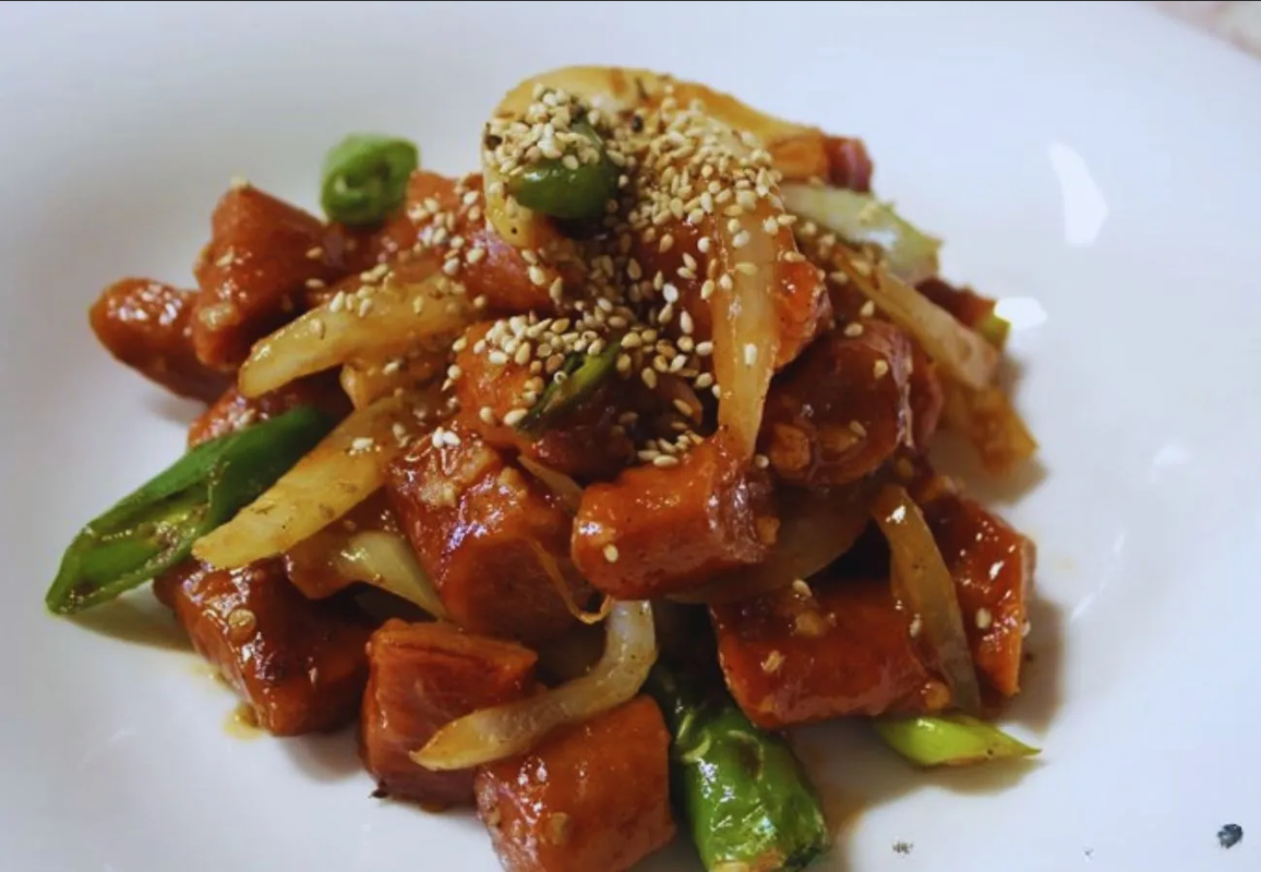 Prepara unas deliciosas salchichas picantes, la receta fácil y rápida