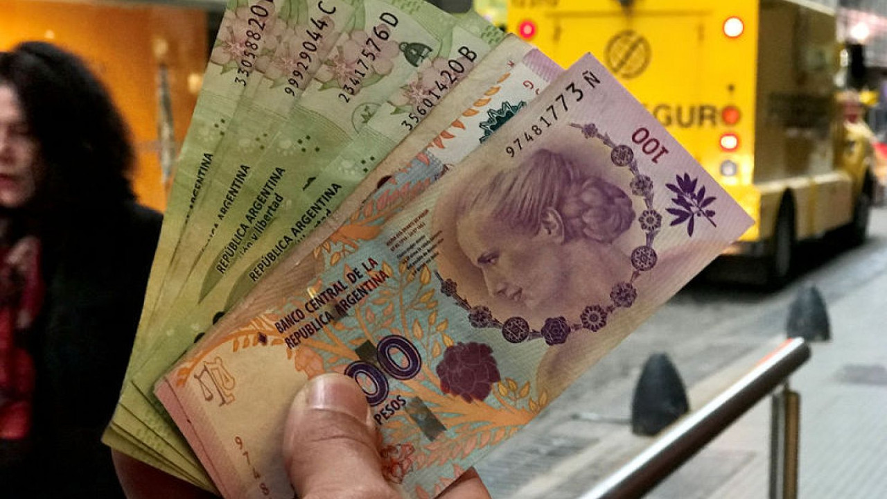 الأرجنتين على طريق الإفلاس وأجلت استحقاق ديون بـ7.4 مليار بيزو