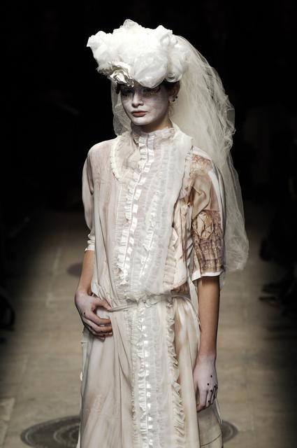 Comme-des-Garcons-Fall-2005-ta-Rdn-UVxy4rx.jpg