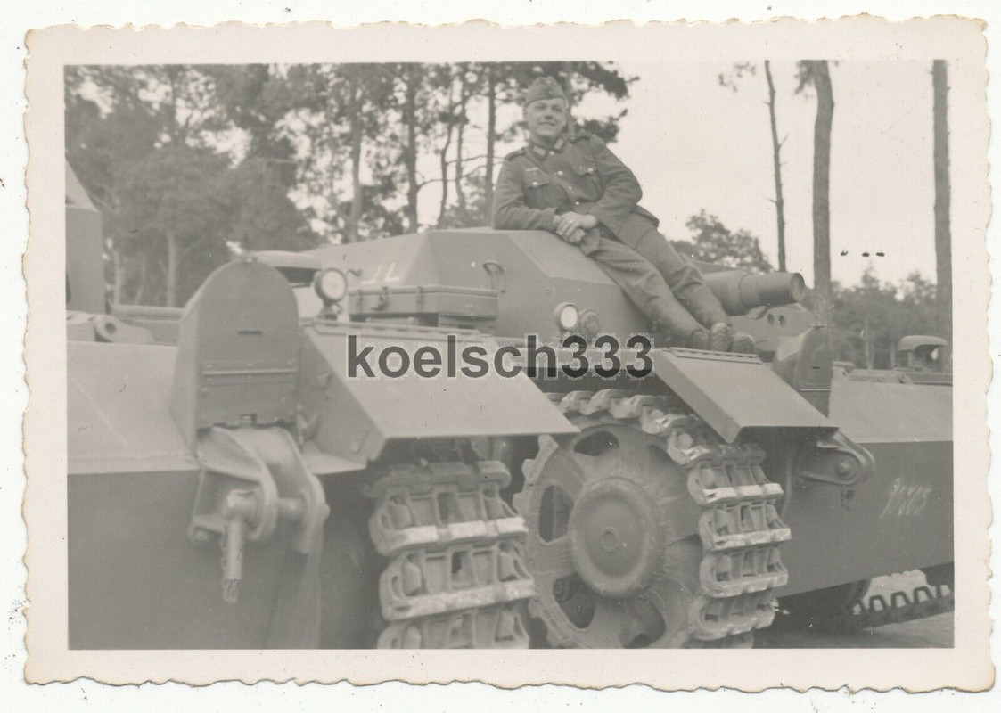 3 Fotos Soldaten der Wehrmacht am Sturmgeschütz Panzer in Jüterbog 1941 StuG Ari