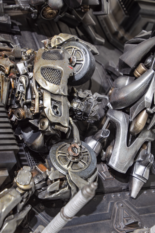 Museum-Masterline-Transformers-2007-Megatron-06