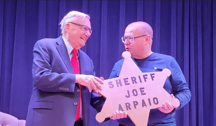 Demanda ex alguacil Arpagio a Marcelo Ebrard por difamación