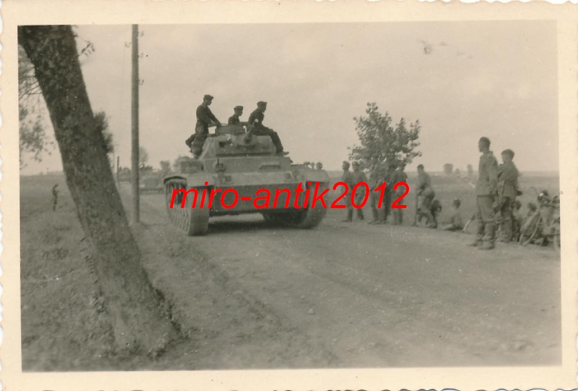 Wehrmacht, Panzerbesatzung im Gespräch mit Infan