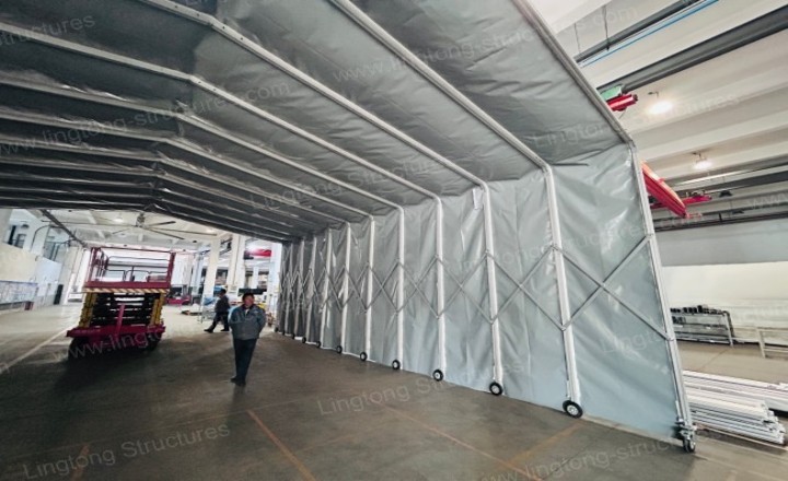 Retractable tent used at construction site
