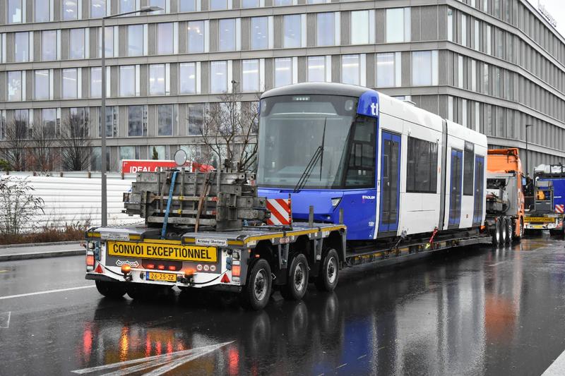 DSC-1571-Arrivee-Tramlink-1001-a-Perrele